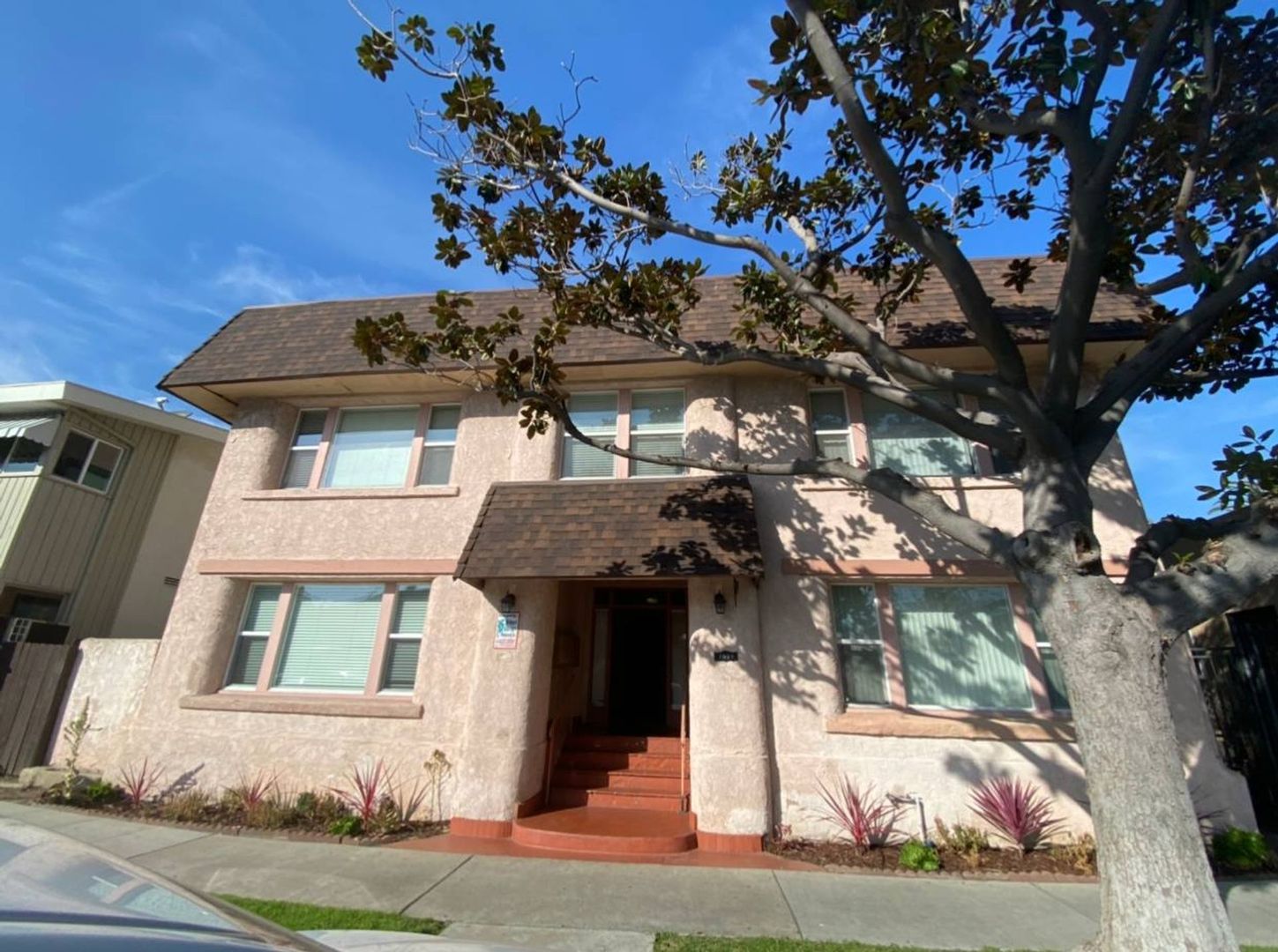 LONG BEACH Apartment: 1059 E. 1ST ST.