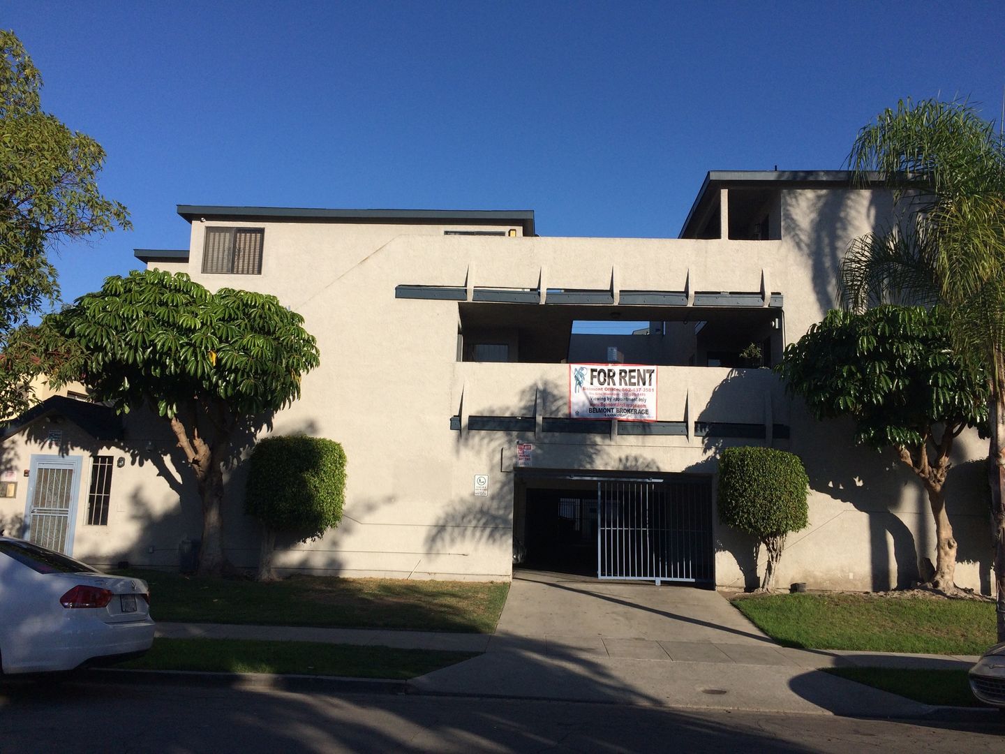 LONG BEACH Apartment: 2250 CEDAR AVE.