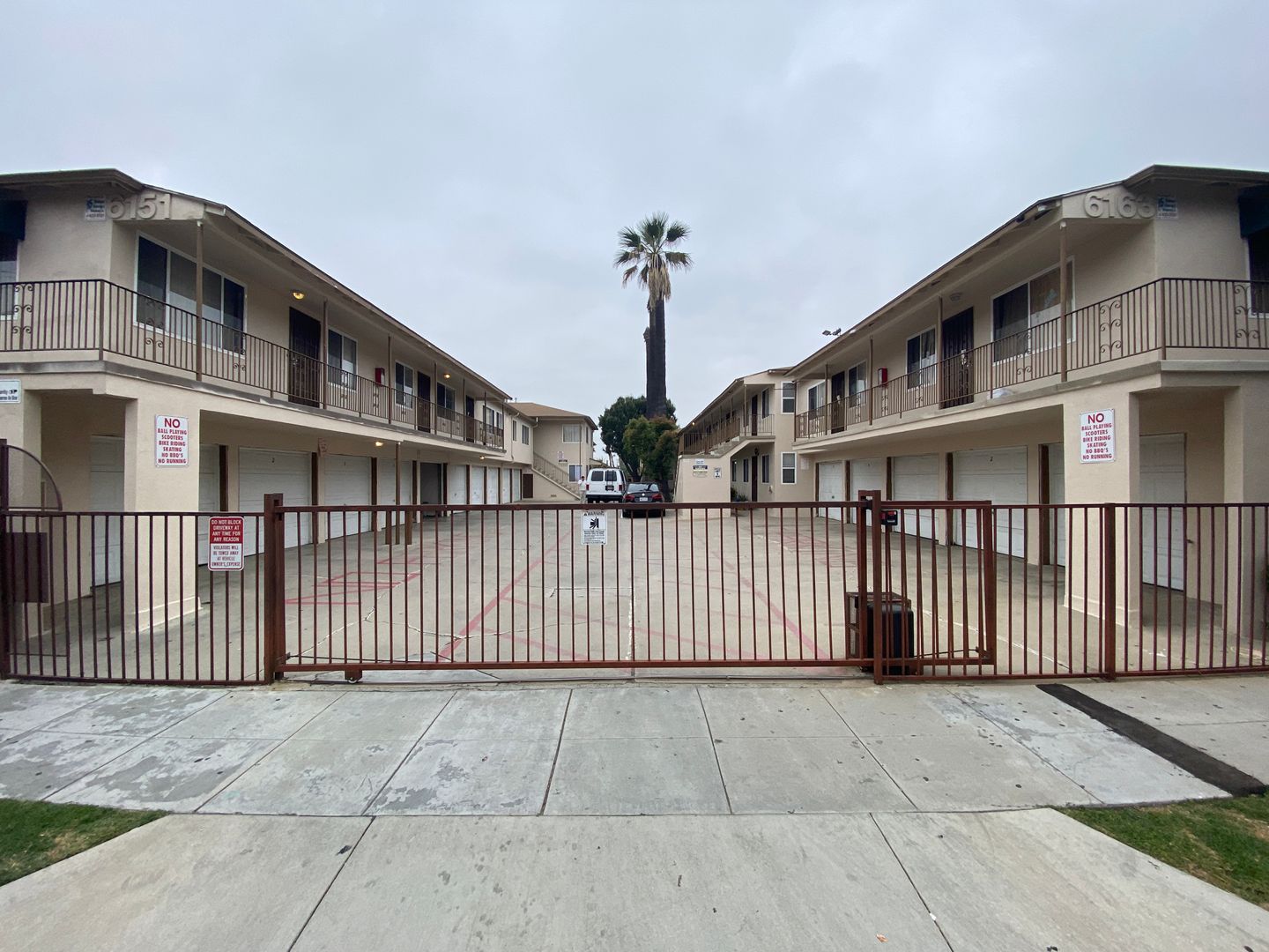 LONG BEACH Apartment: 6151-6163 LINDEN AVE.