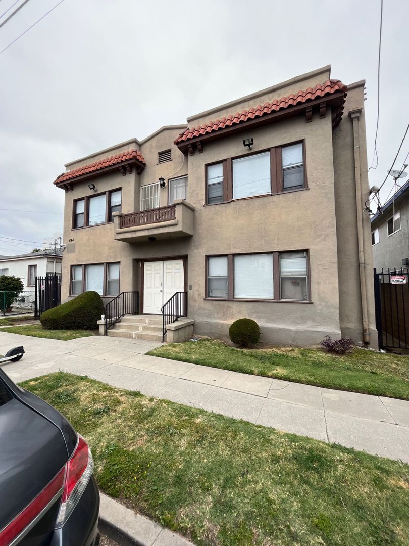 San Pedro Apartment: 644 W. 5th Street