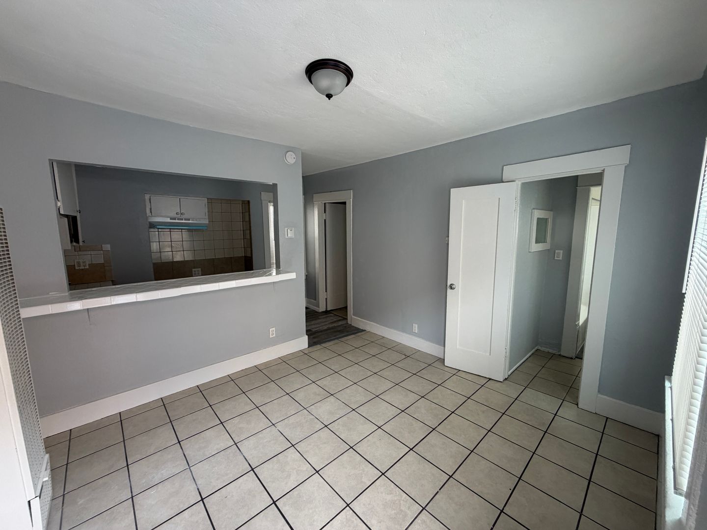 Long Beach Apartment: 1128  Raymond Avenue