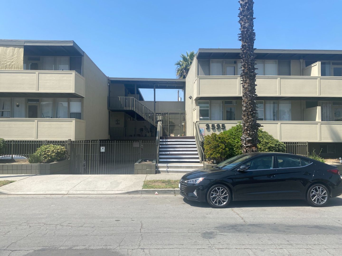 LONG BEACH Apartment: 3595 ELM AVE.