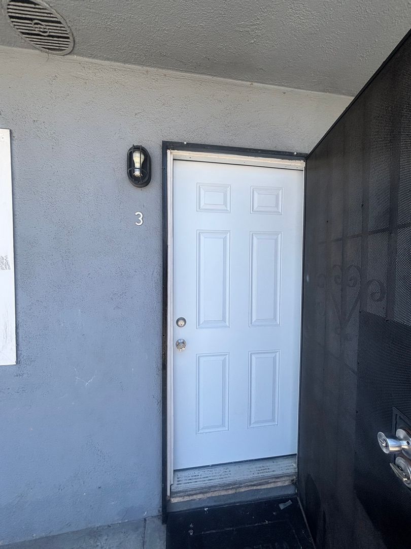 Long Beach Apartment: 1760 Henderson Avenue