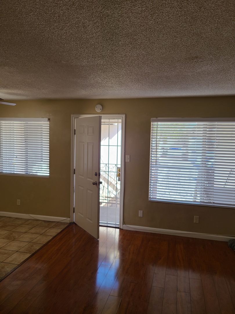 BELLFLOWER Apartment: 16133 WOODRUFF AVE.