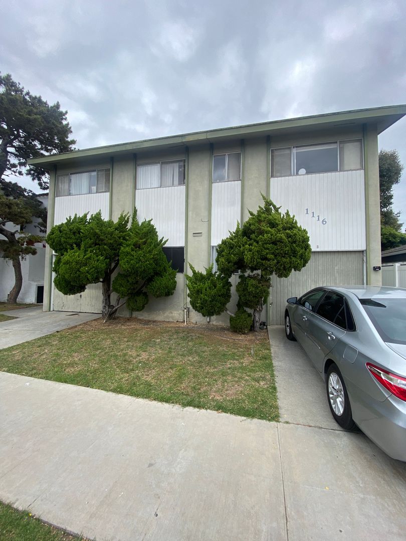 Long Beach Apartment: 1116 Bennett Ave