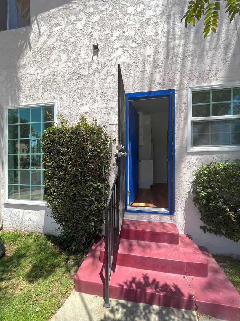 LONG BEACH Apartment: 902-904/ 906-914 MAINE,637 9TH