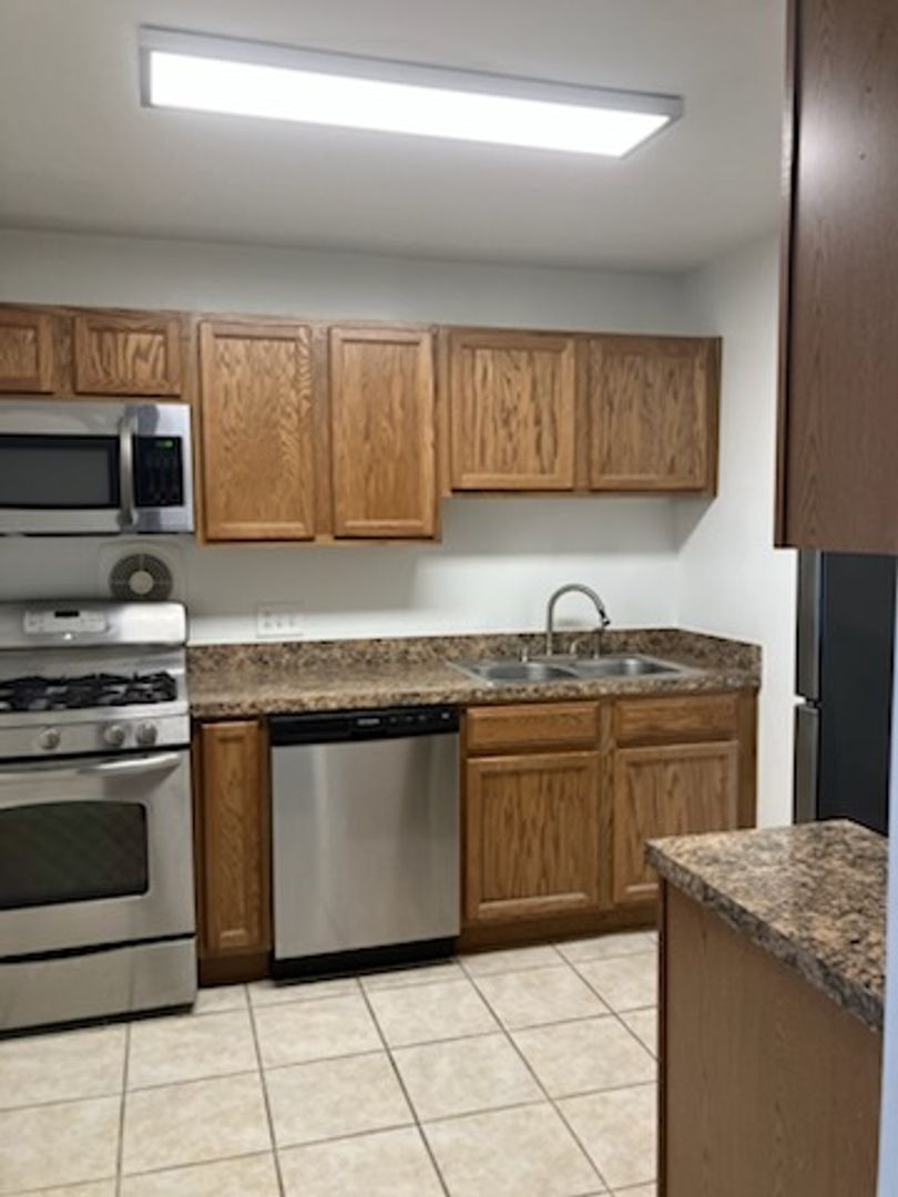 Norfolk Apartment: 9621 Chesapeake Blvd