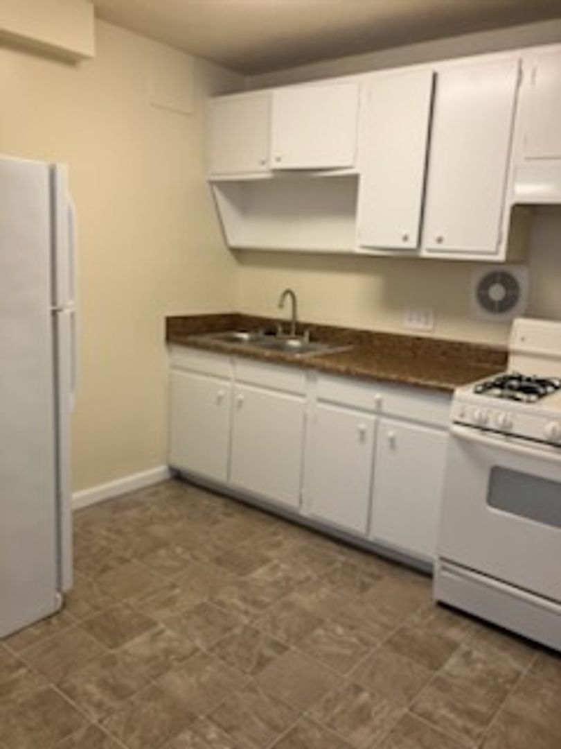 Norfolk Apartment: 9621 Chesapeake Blvd