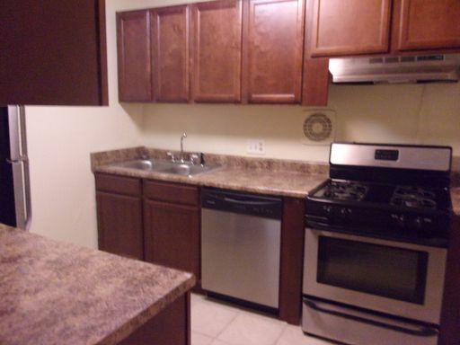 Three Bedroom/Two Bath 3rd Floor Apartment-ALL UTILITIES INCLUDED – photo 1