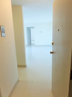 Classic One Bedroom 3rd Floor Apartment-ALL UTILITIES INCLUDED – photo 1