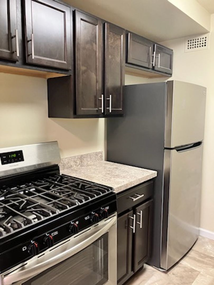 Norfolk Apartment: 9621 Chesapeake Blvd