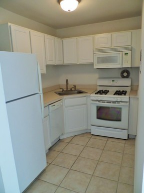 Norfolk Apartment: 9621 Chesapeake Blvd