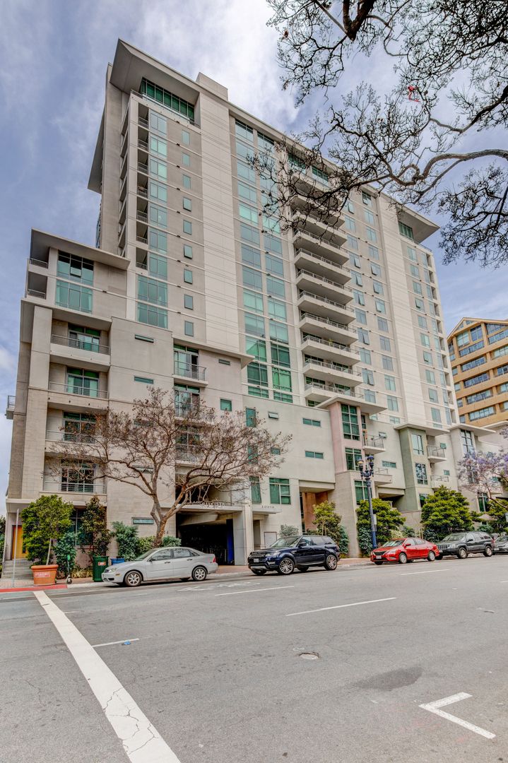 San Diego House: 425 W Beech St