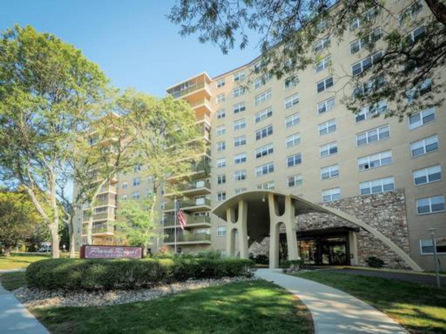 Bridgeport Apartment: 2600 Park Ave