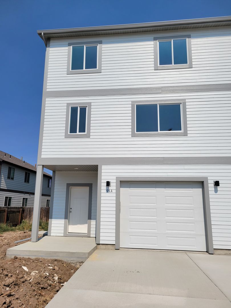 Belgrade Apartment: 93 W Jefferson A