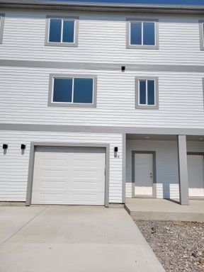 3 Bed 2.5 Bath with attached garage in Belgrade