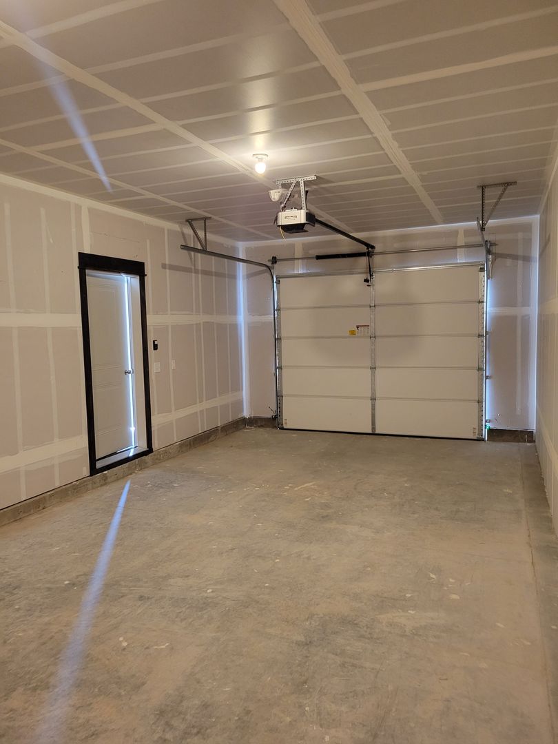 Belgrade Apartment: 93 W Jefferson C