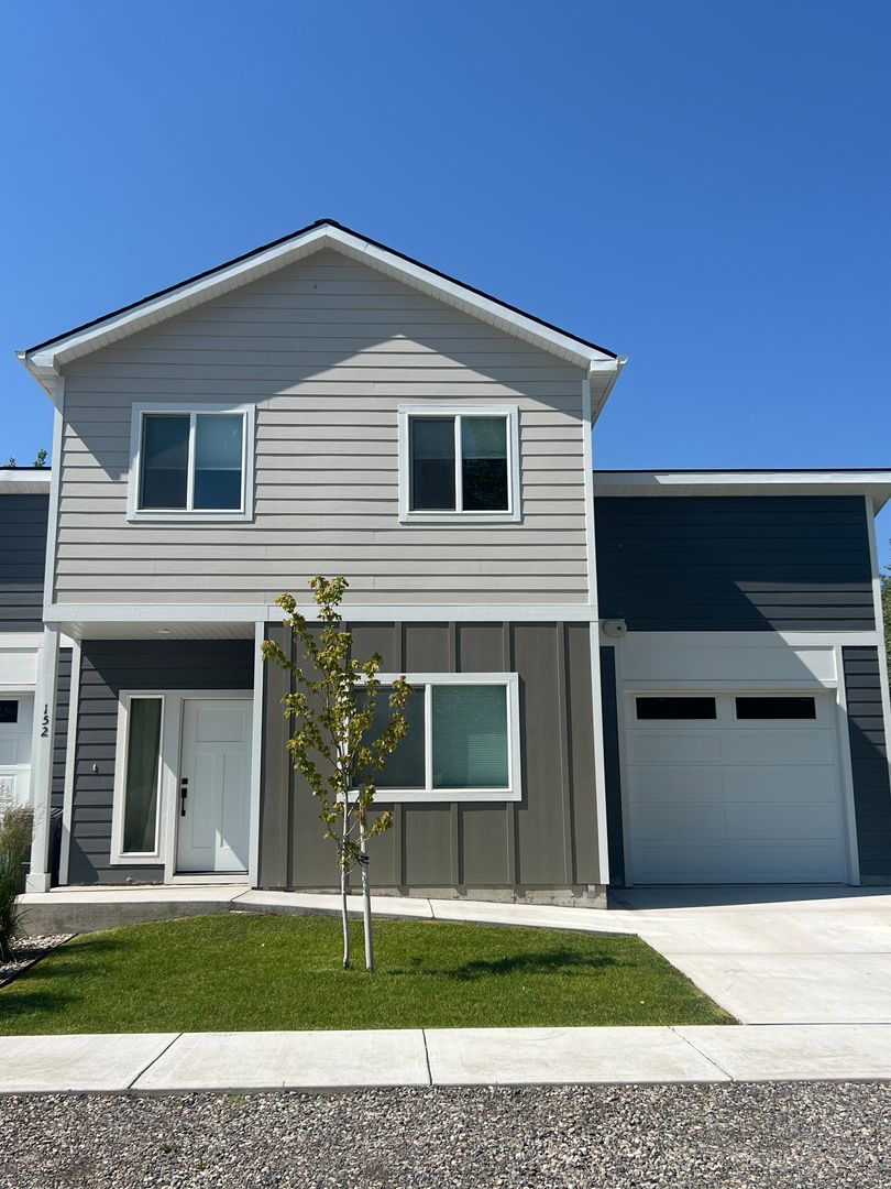 Three Forks House: 152 S Iowa St