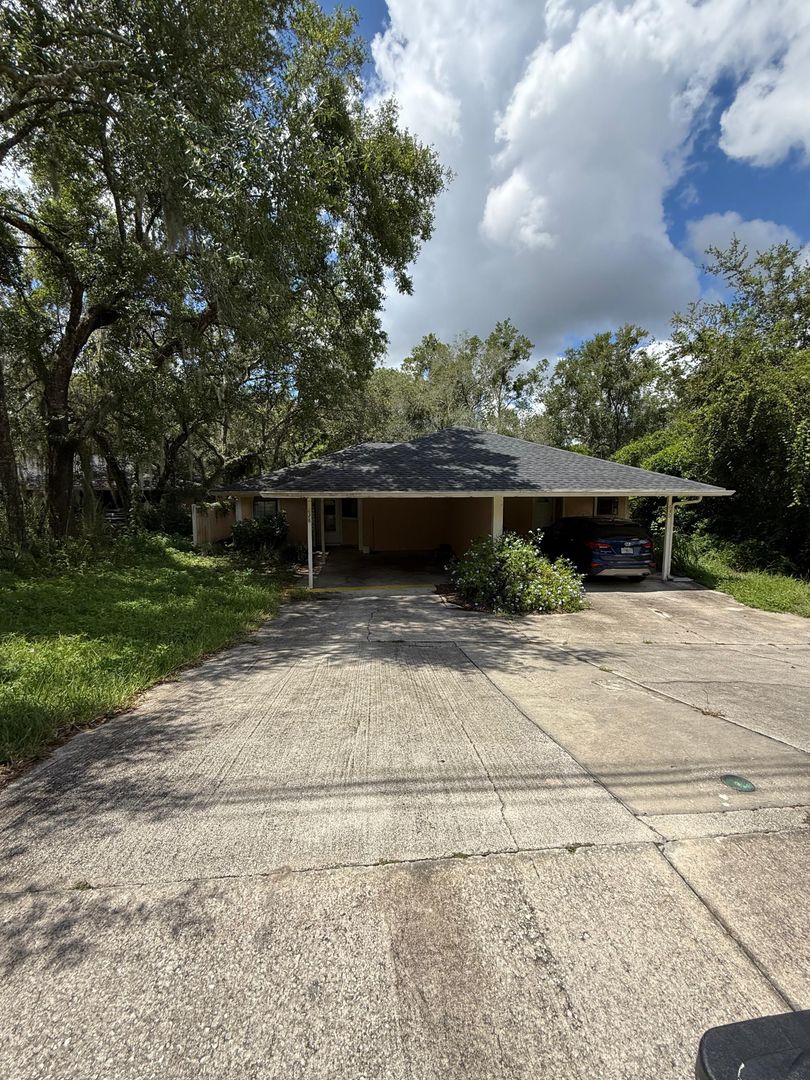 Altamonte Springs House: 628 Newburyport Ave