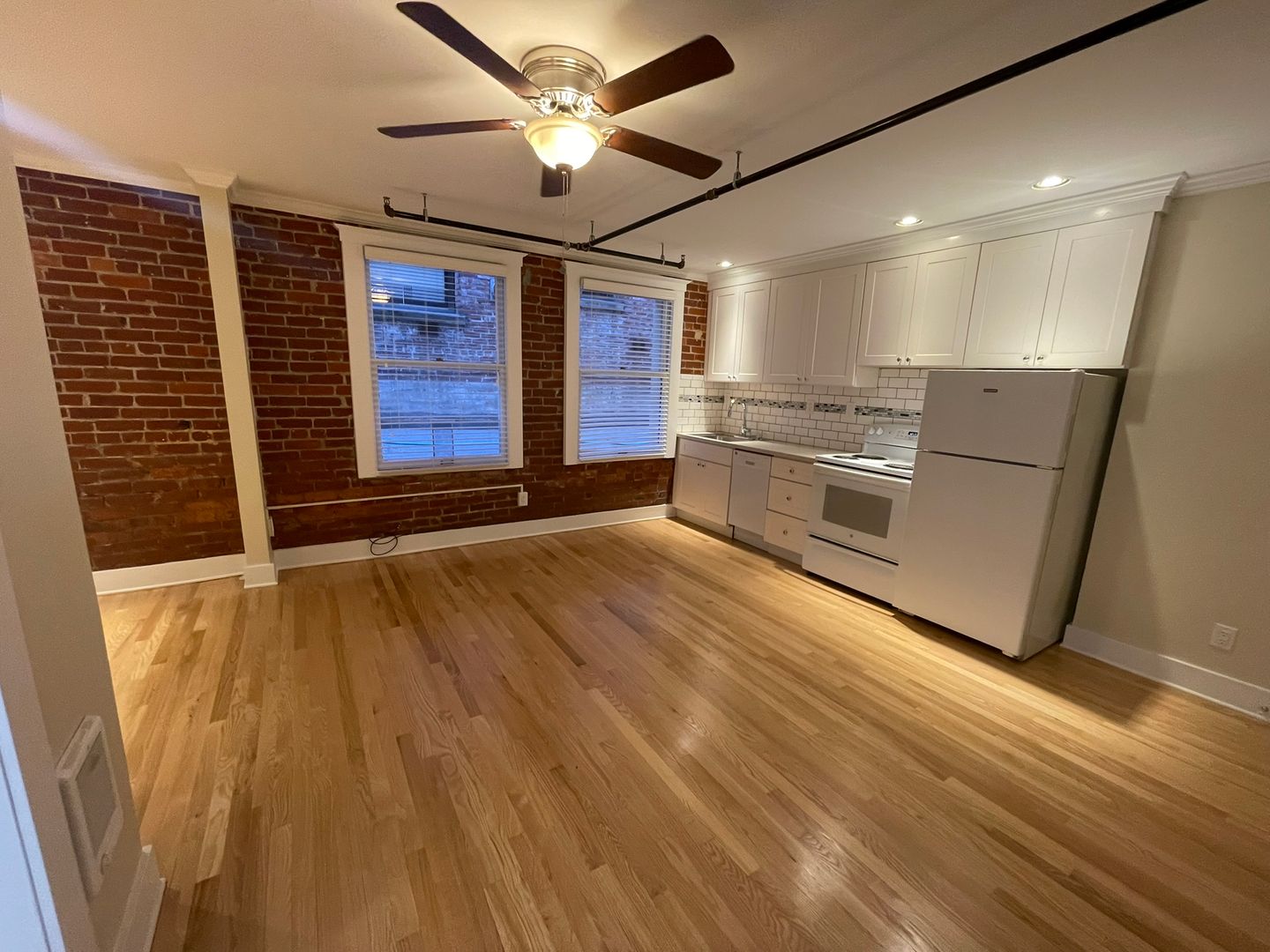 Portland Apartment: 2056 NW Glisan Street
