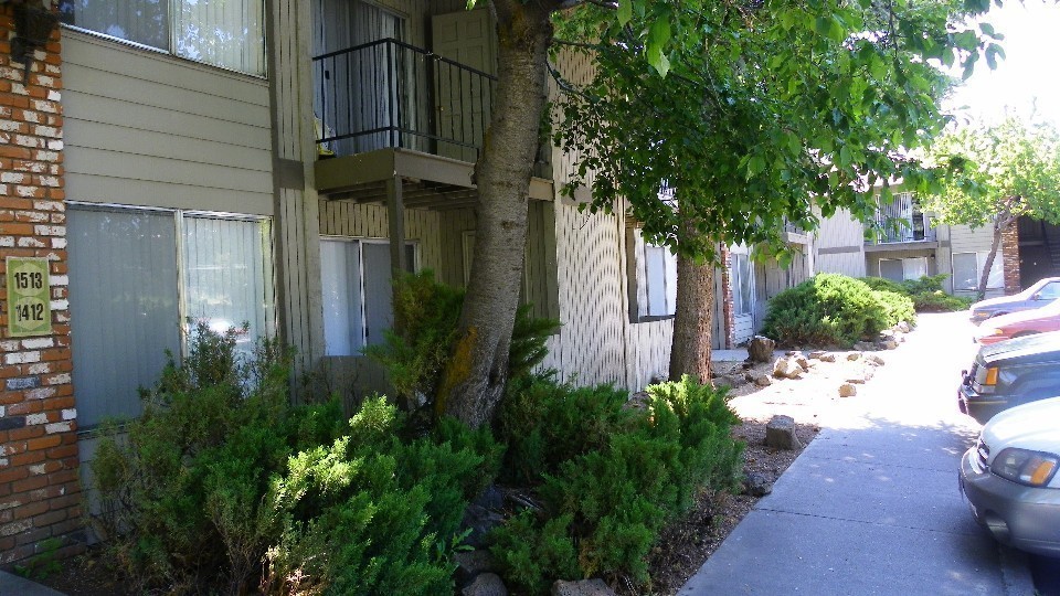 Bend Apartment: 61550 Brosterhous Rd.