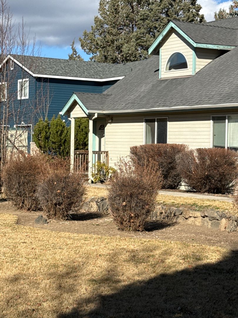 Bend Apartment: 1426 NE Tucson