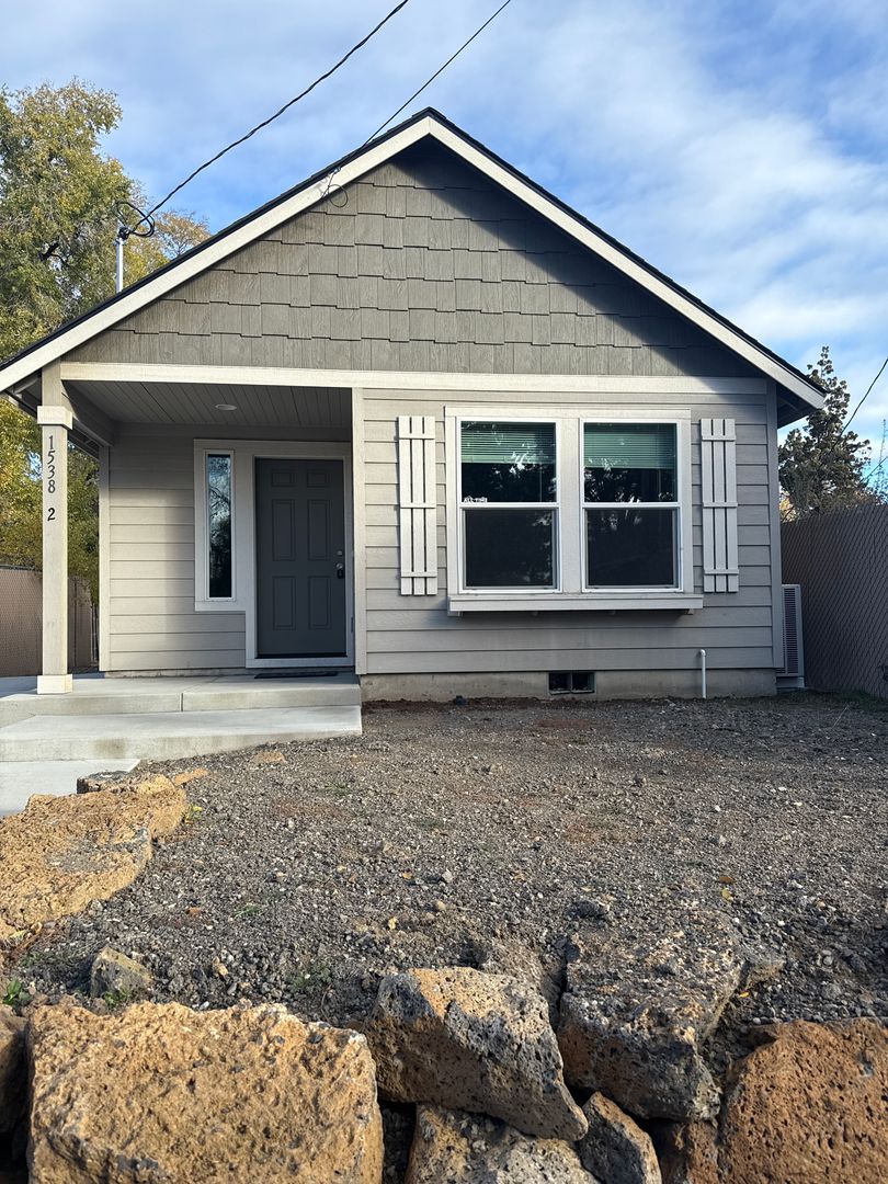 Bend Apartment: 1538 NE 5th St.