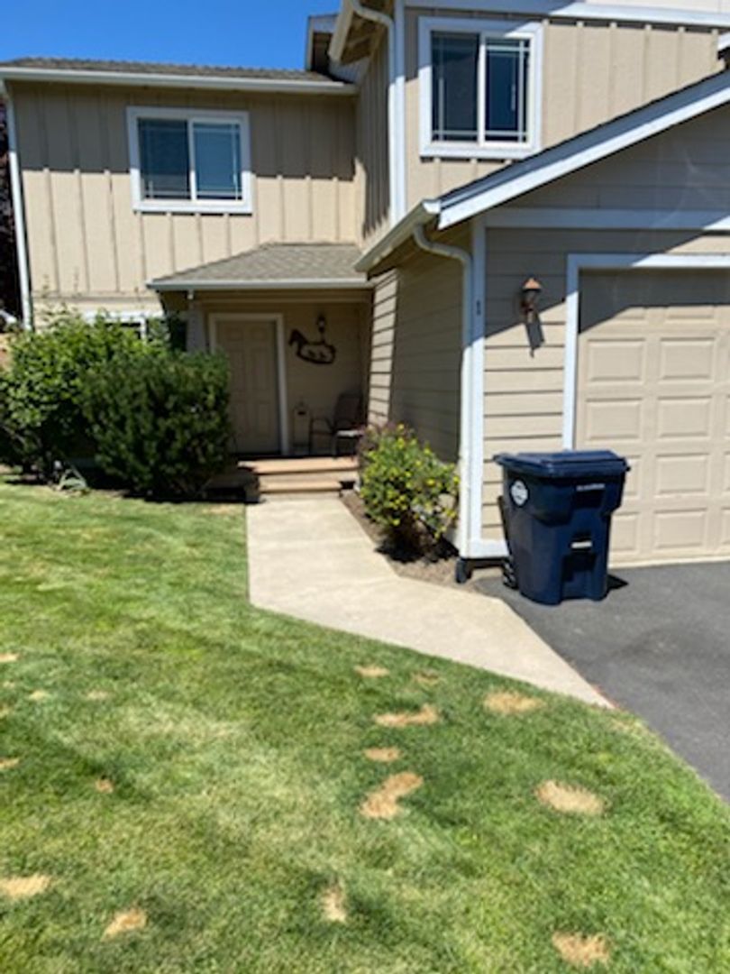 Bend Apartment: 1657 NE Lotus Drive