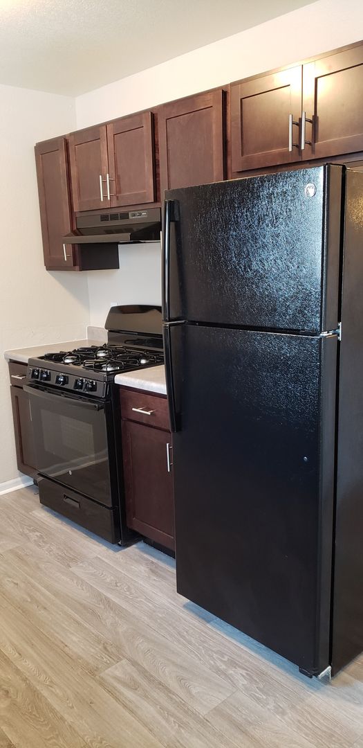 Battle Creek Apartment: 73 Willow Creek Dr
