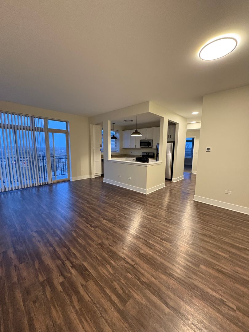 Vernon Hills Apartment: 1255 Town Center Rd