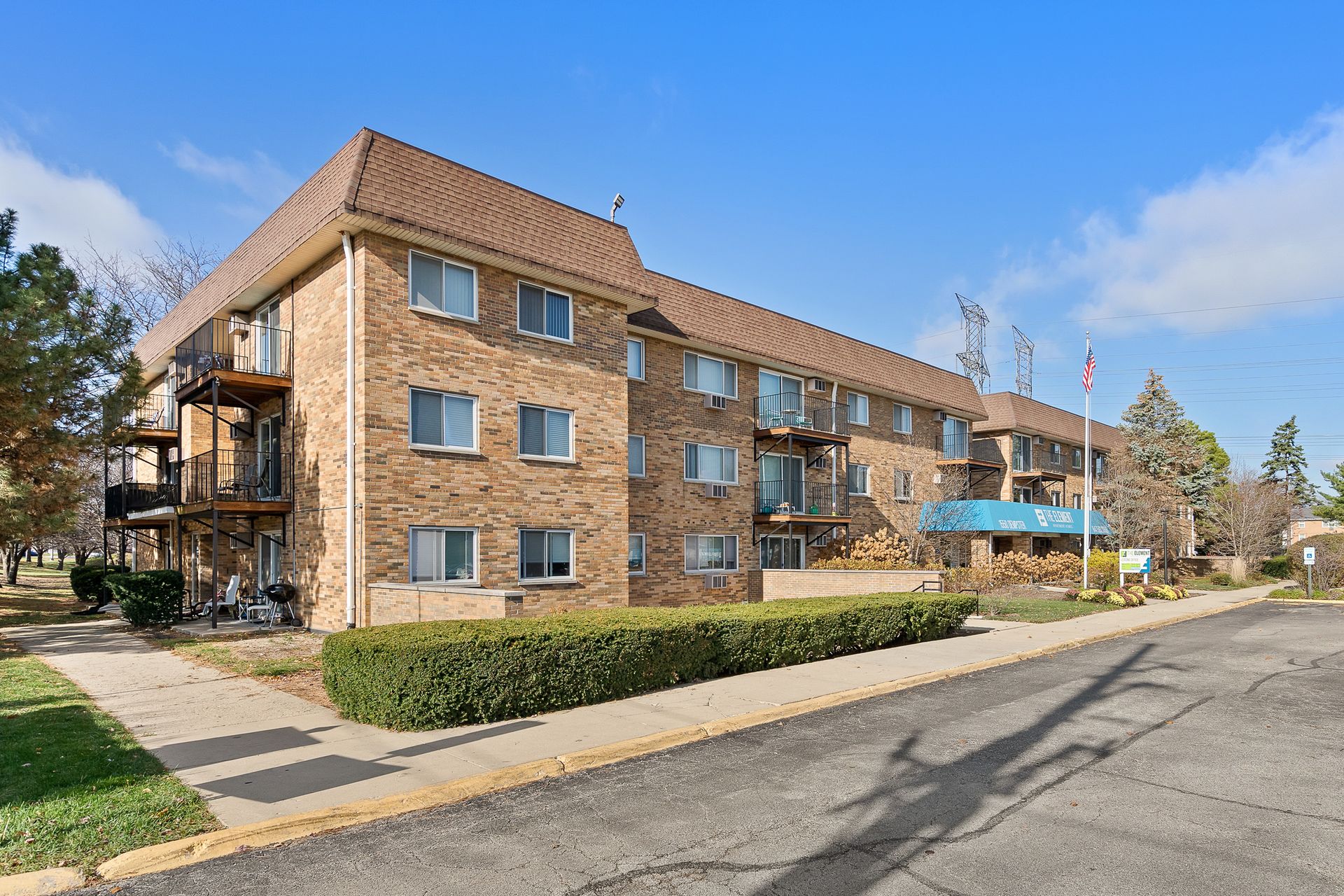 Mount Prospect Apartment: 1550 Dempster St
