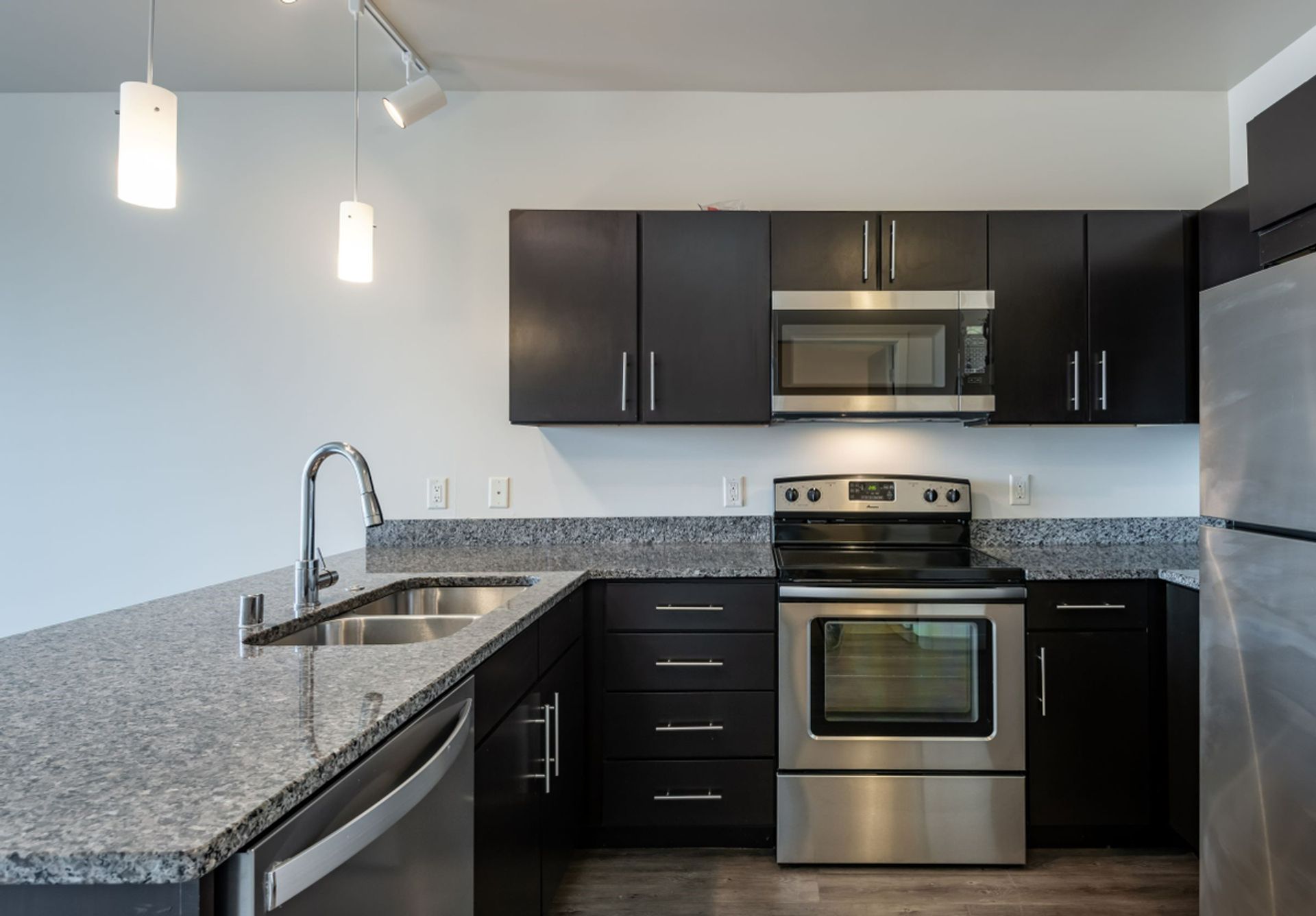 Milwaukee Apartment: 1320 S 1st St