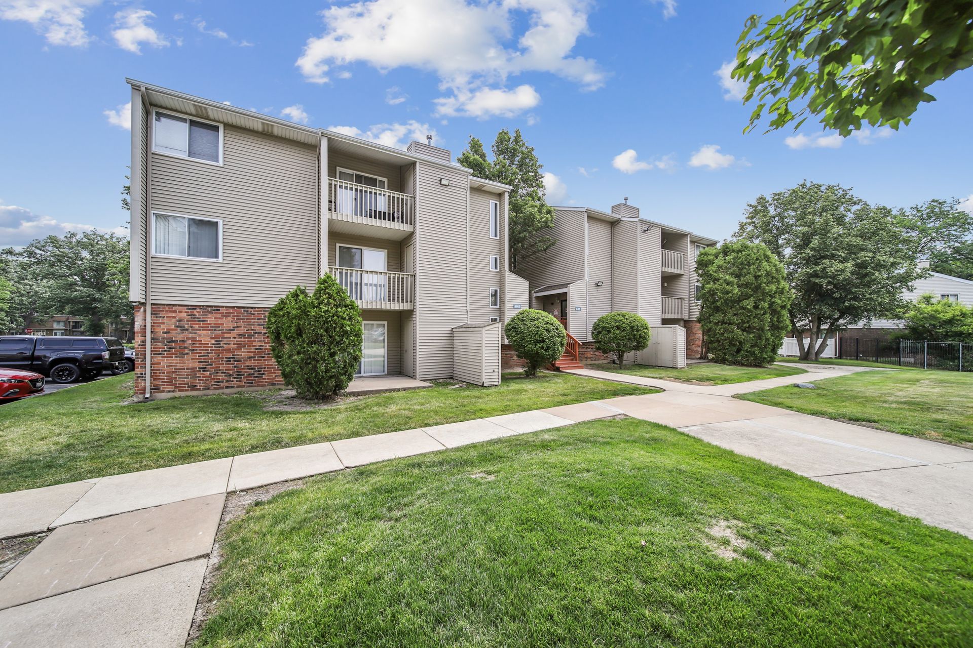 University Park Apartment: 871 Burnham Dr