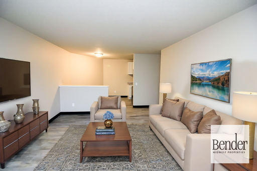 New Leasing Incentives on 2 bedrooms at 3Falls! – photo 1