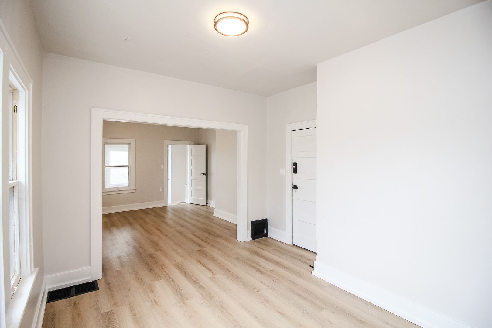 Sioux Falls Apartment: 219 S Menlo Ave