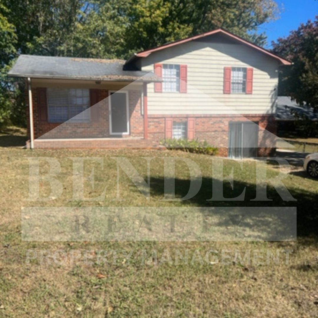 Cleveland House: 815 Scenic Dr. SE