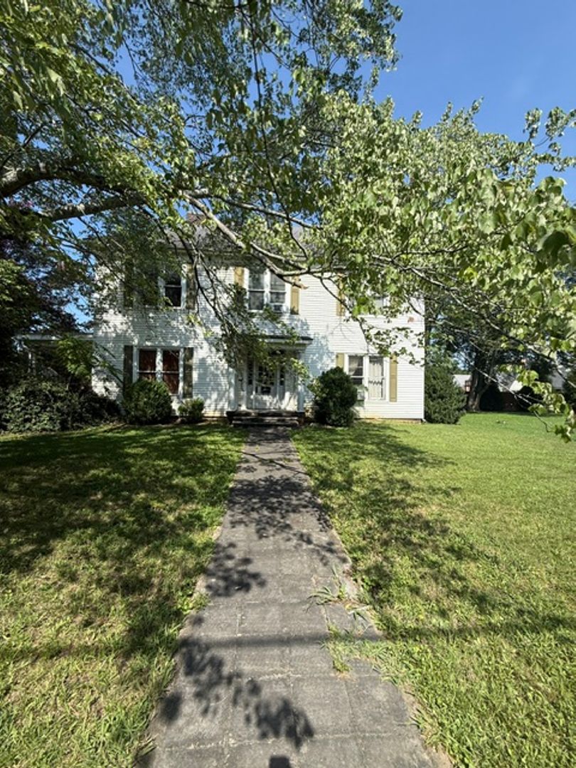 Cleveland Apartment: 1533 N Ocoee St.