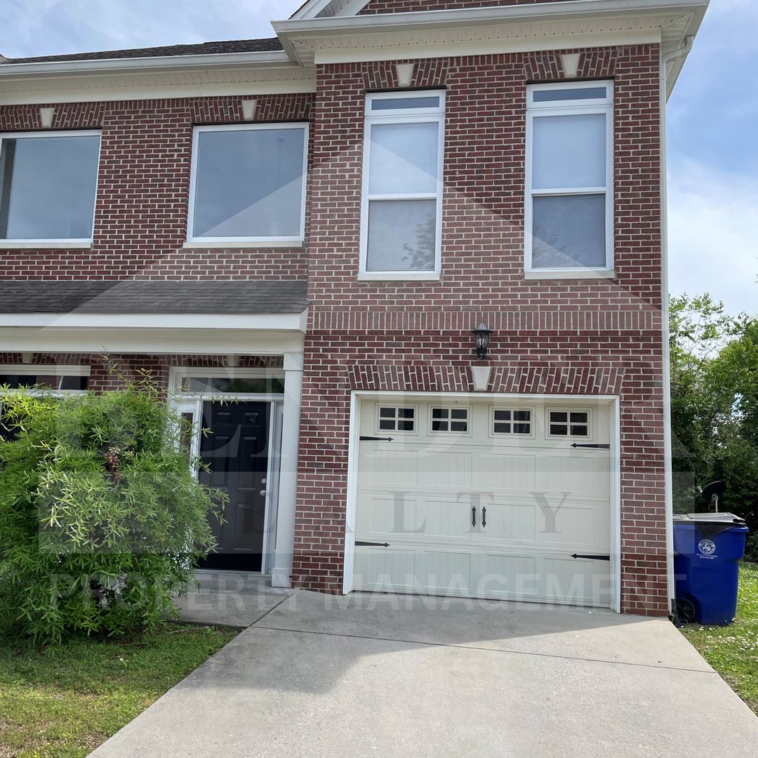Cleveland Apartment: 130/132 Emmyllie Court