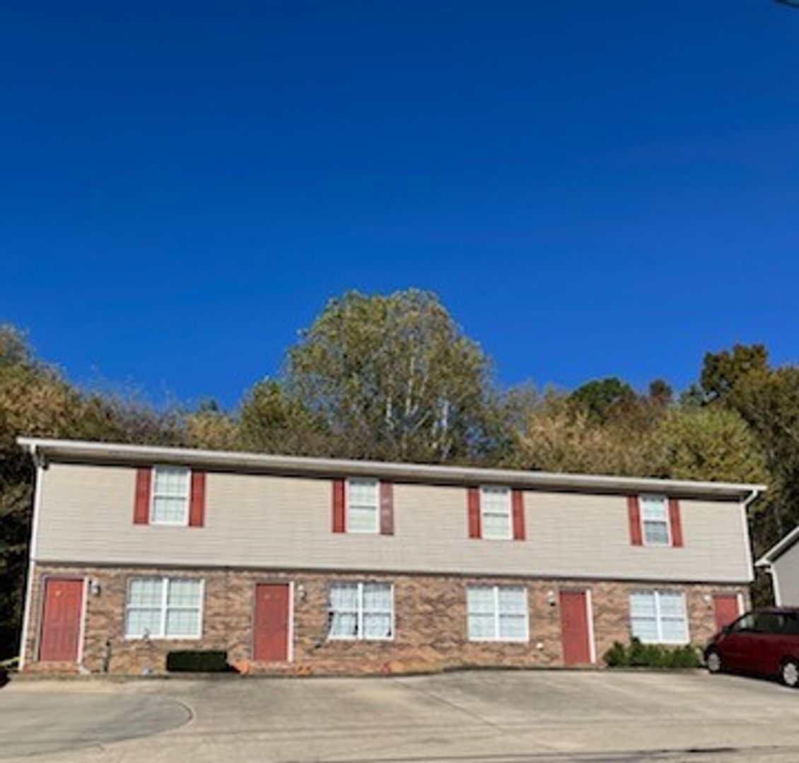 Cleveland Apartment: 2750-2756 Blue Springs Rd SE