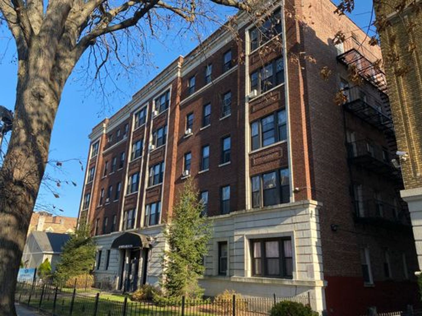 East Orange Apartment: 60 North Arlington Avenue