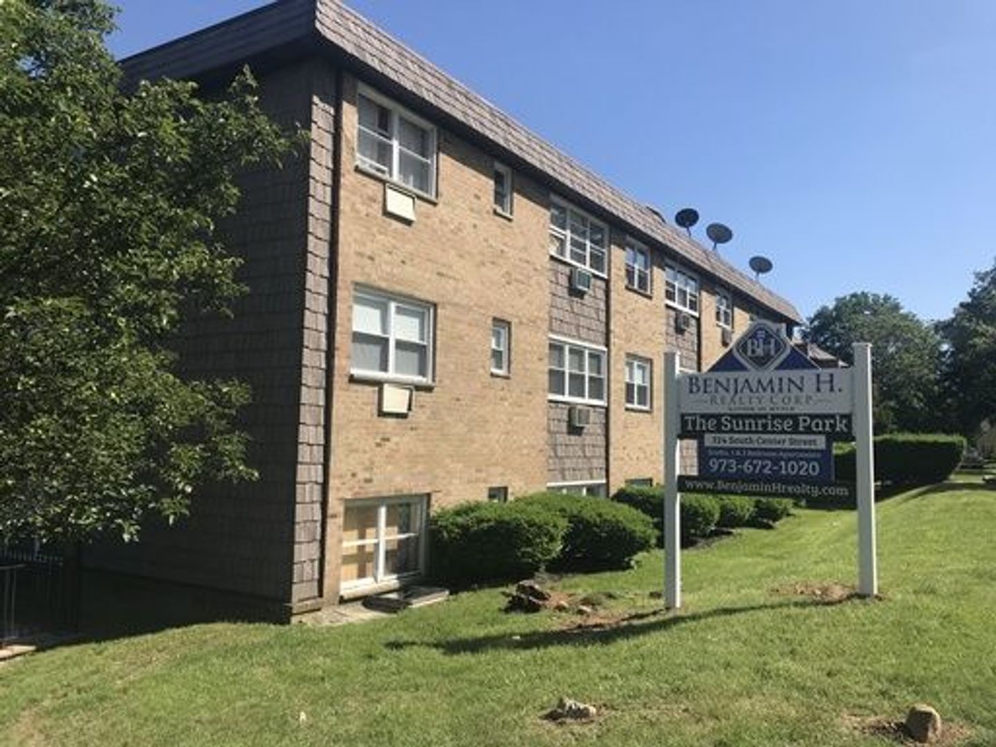 Orange Apartment: 324 South Center Street