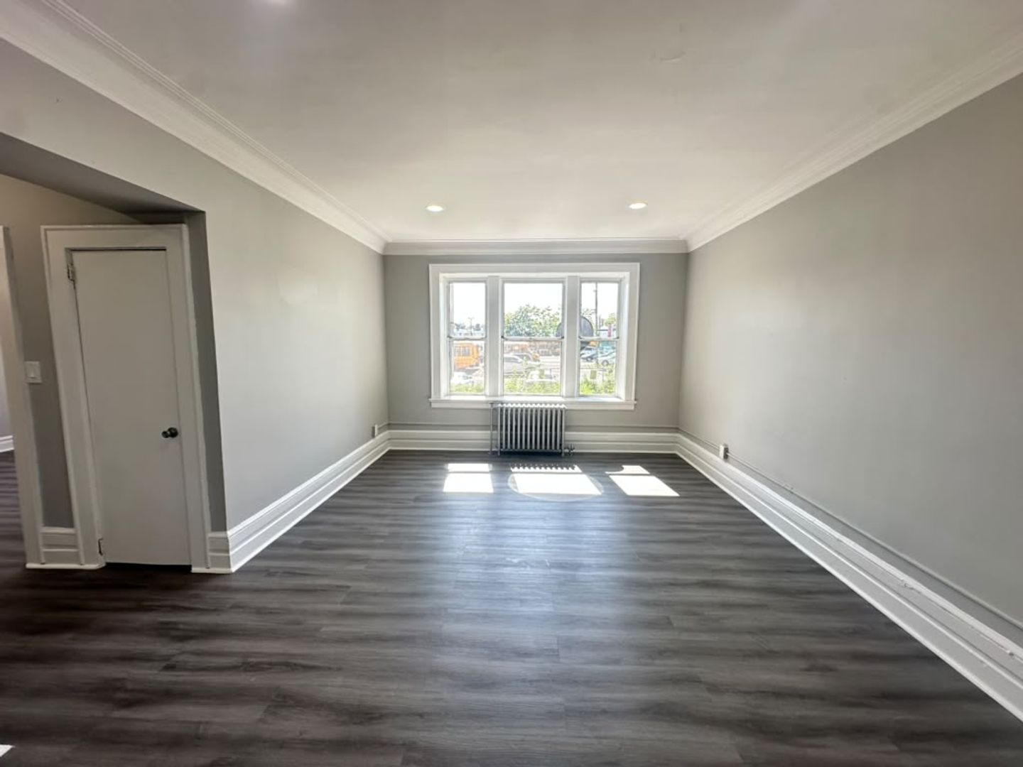 East Orange Apartment: 157 Halsted Street