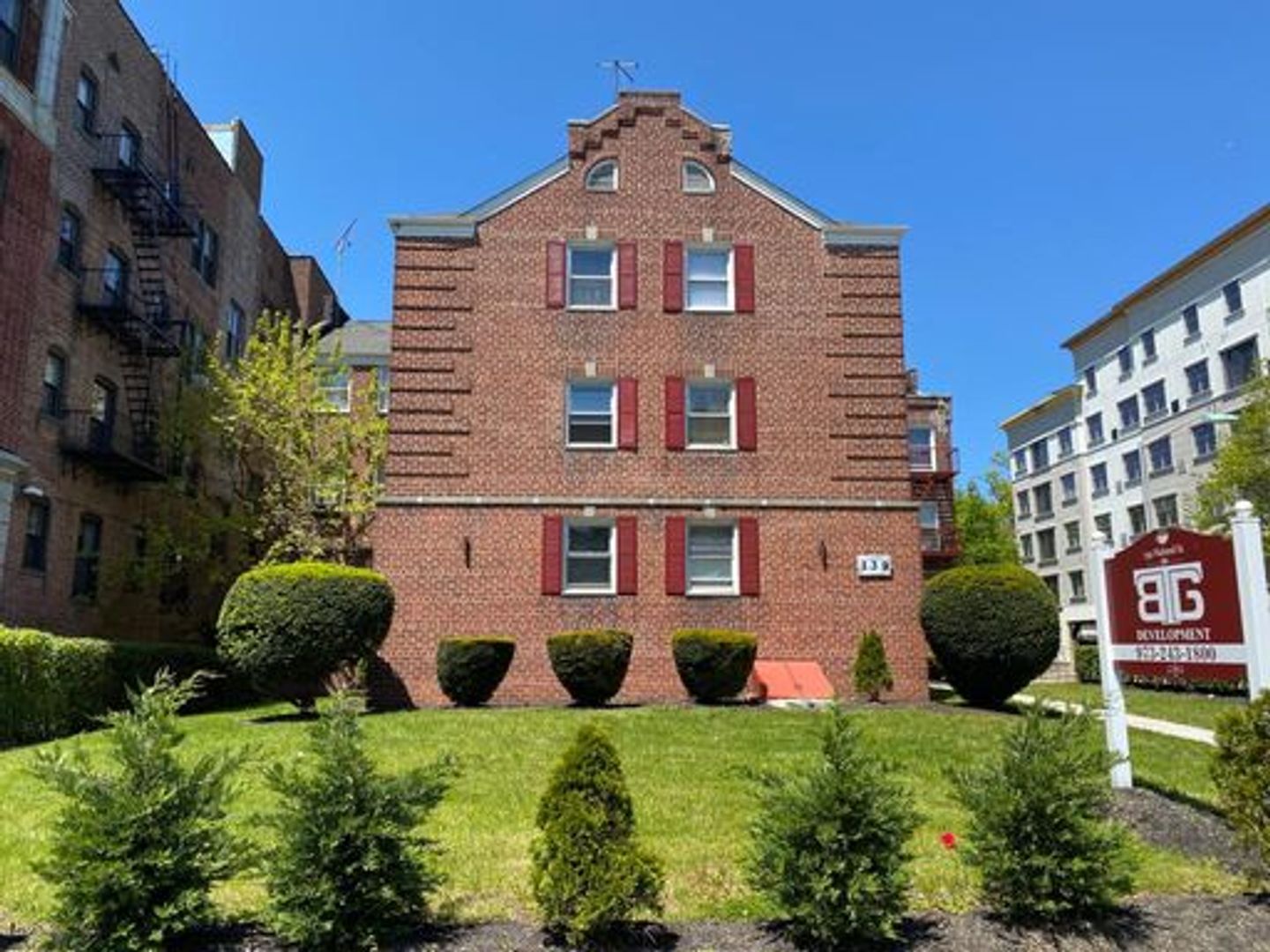 East Orange Apartment: 139 Halsted Street