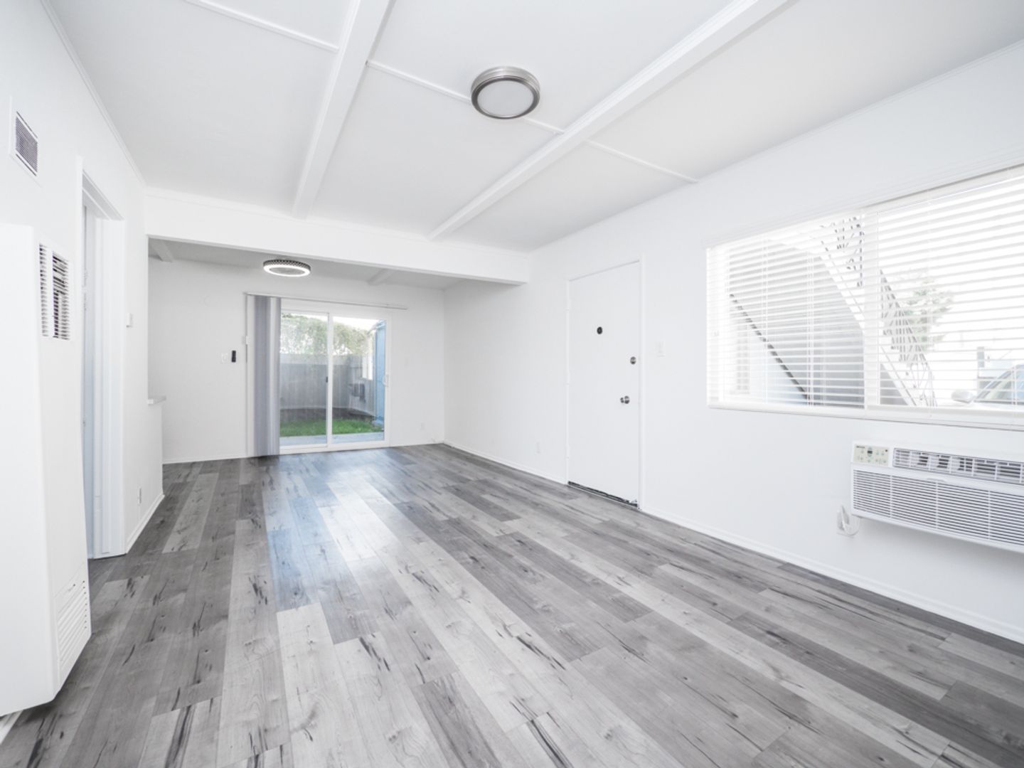 Van Nuys Apartment: 14410 Valerio St.