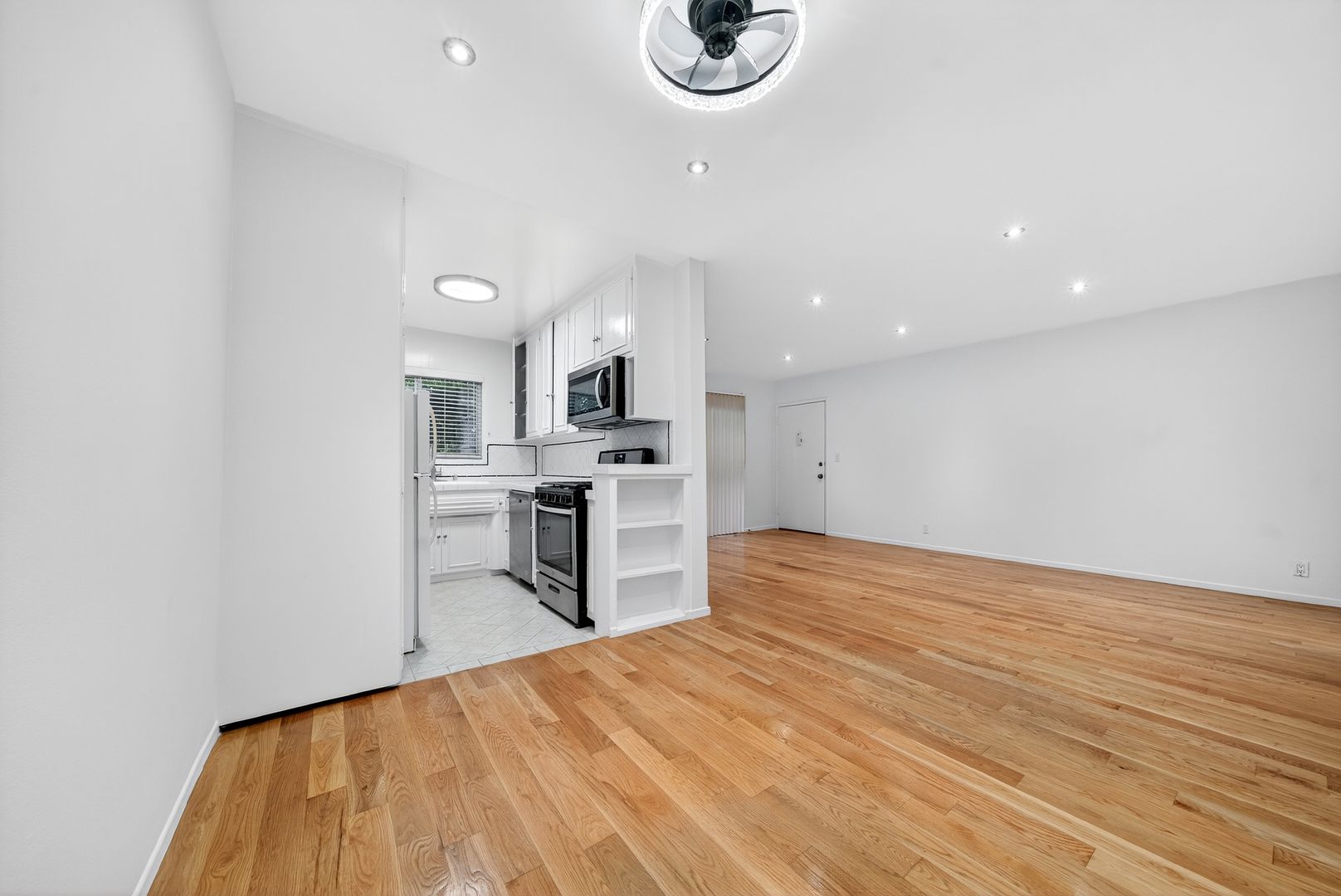 Santa Monica Apartment: 918 7th St.