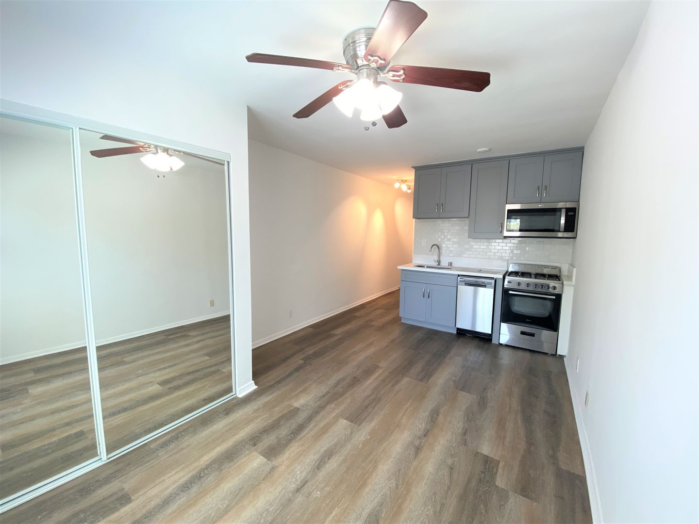 Los Angeles Apartment: 1420 Seward St.