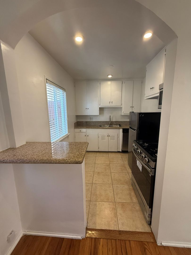 Los Angeles Apartment: 3742 Motor Ave.