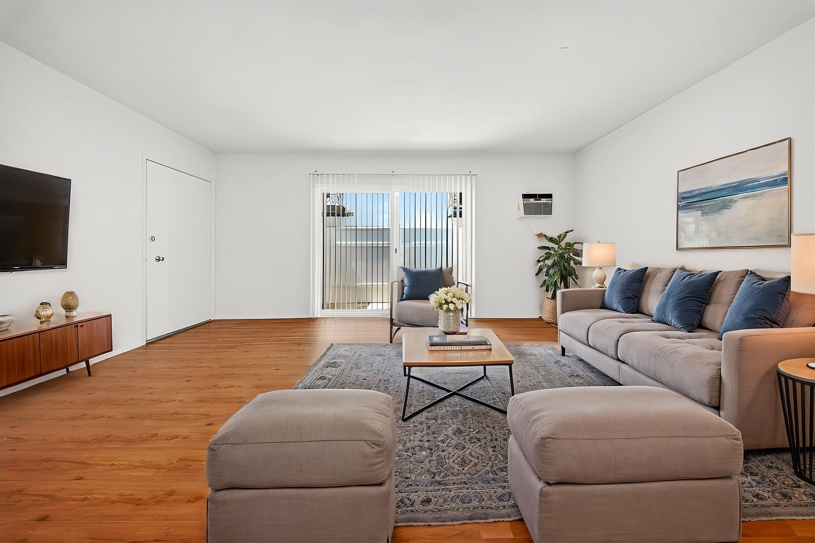 West Hollywood Apartment: 9030 Harratt St.