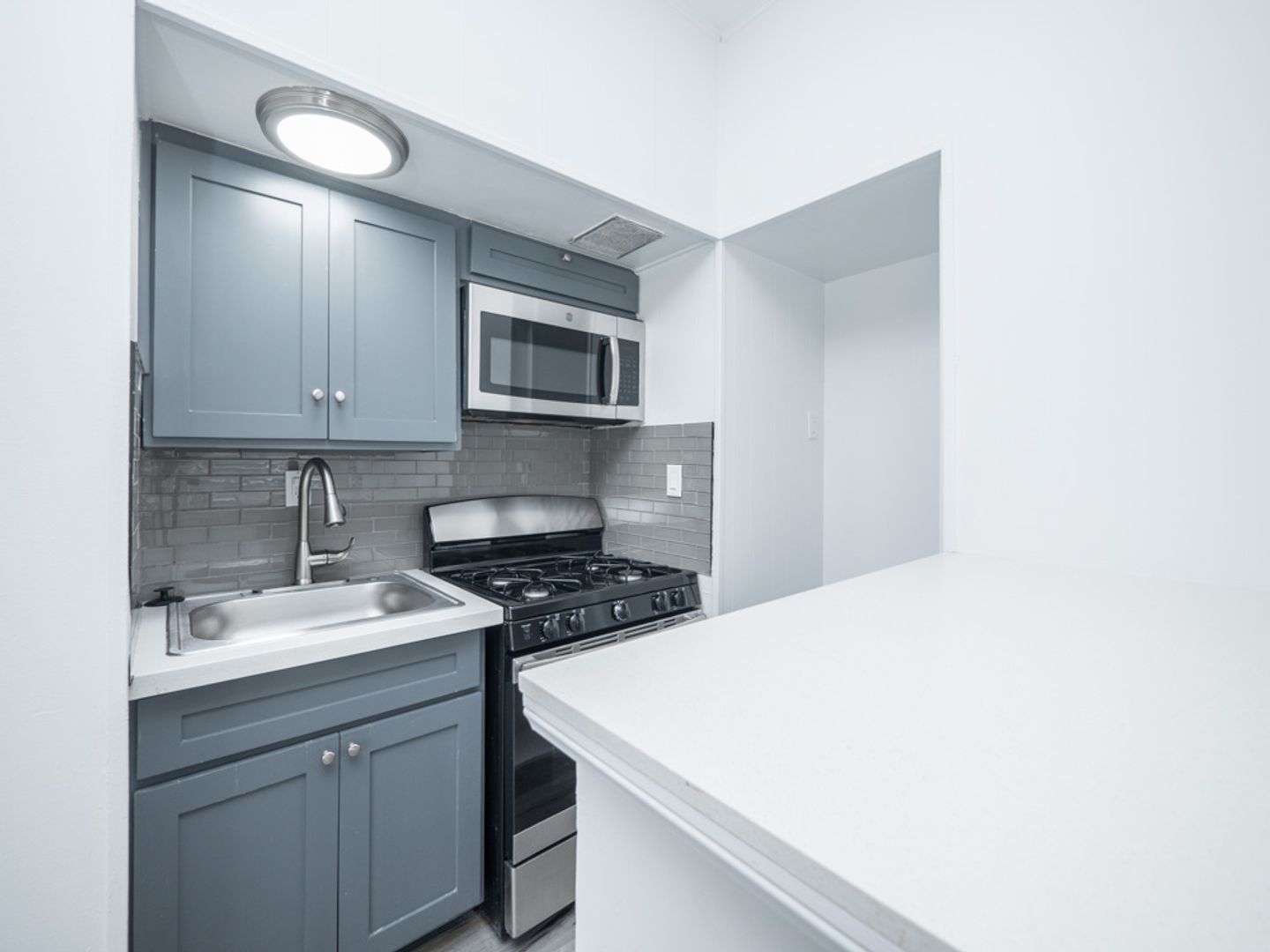 Oxnard Apartment: 1600 W. 5th St.