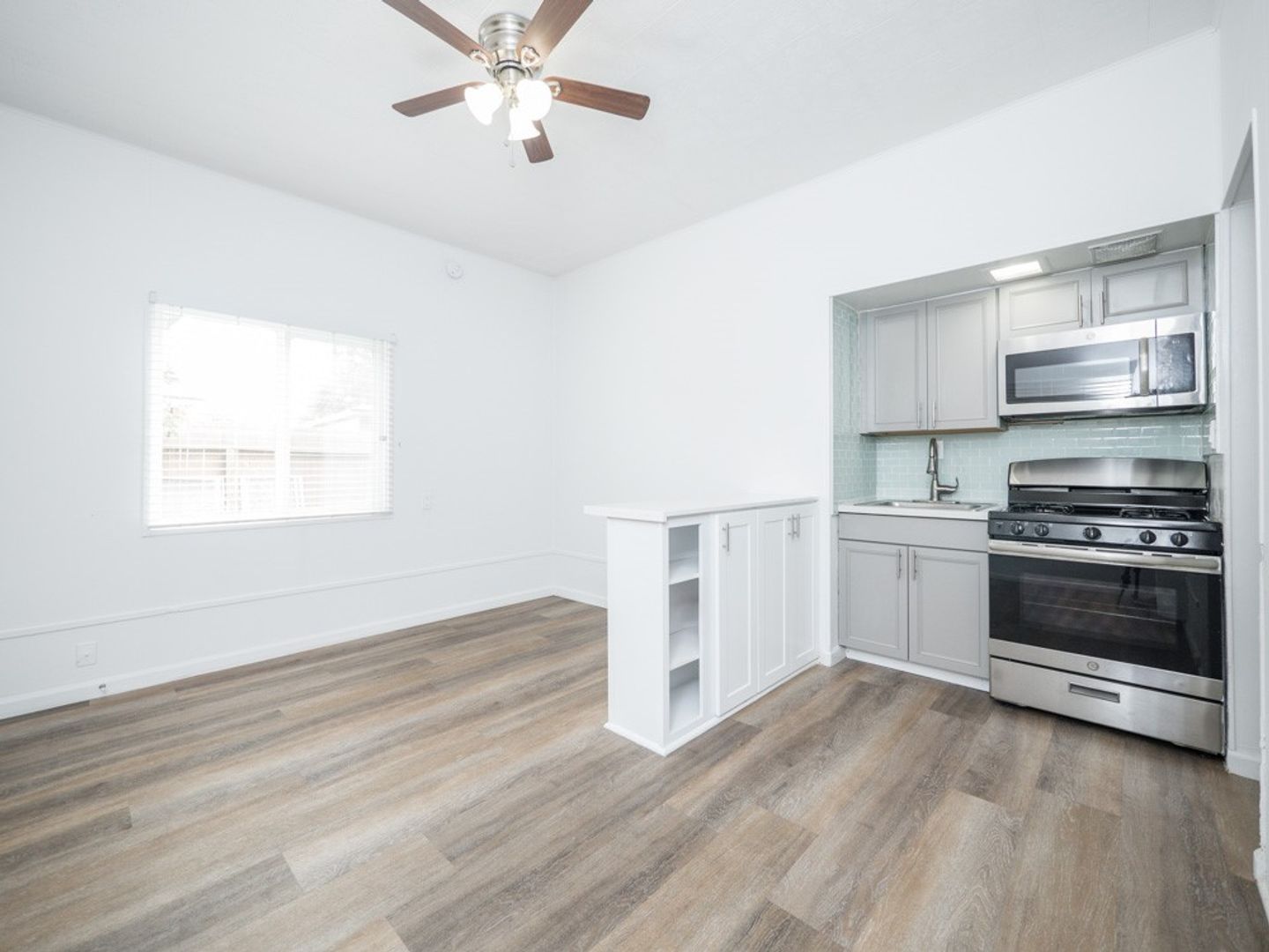 Oxnard Apartment: 1600 W. 5th St.